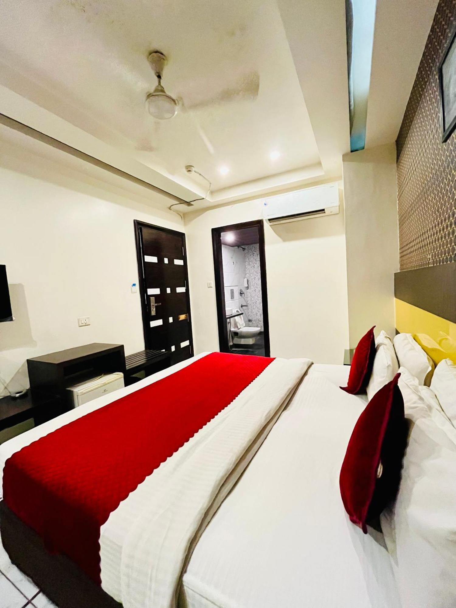 Frankstay -Le Unit By Worth New Delhi Luaran gambar