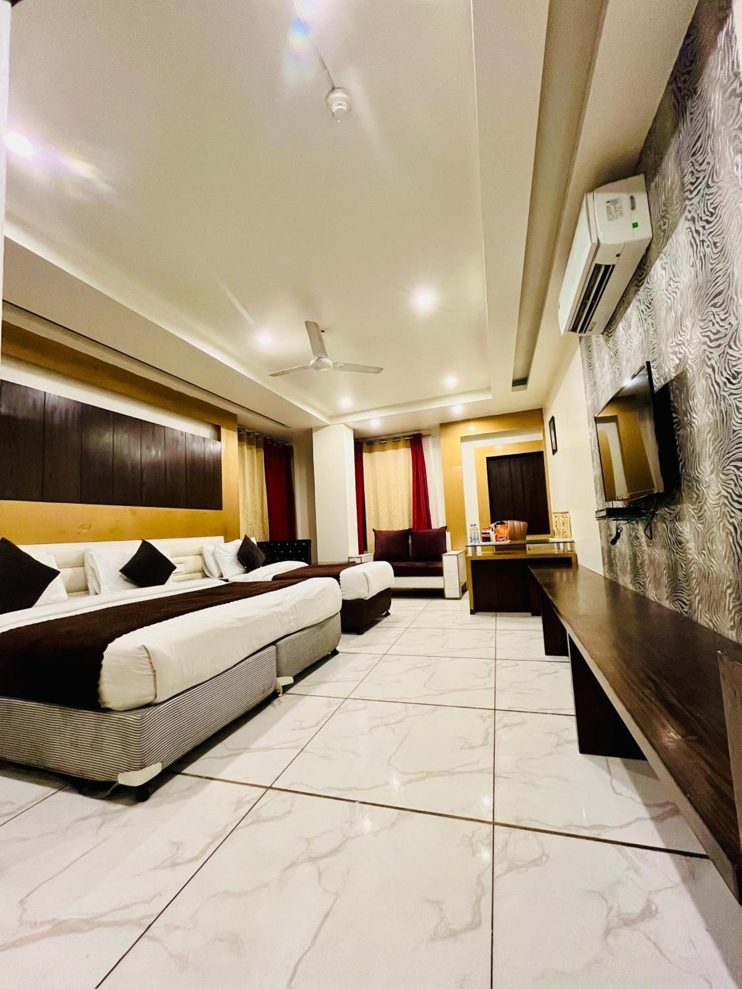Frankstay -Le Unit By Worth New Delhi Luaran gambar